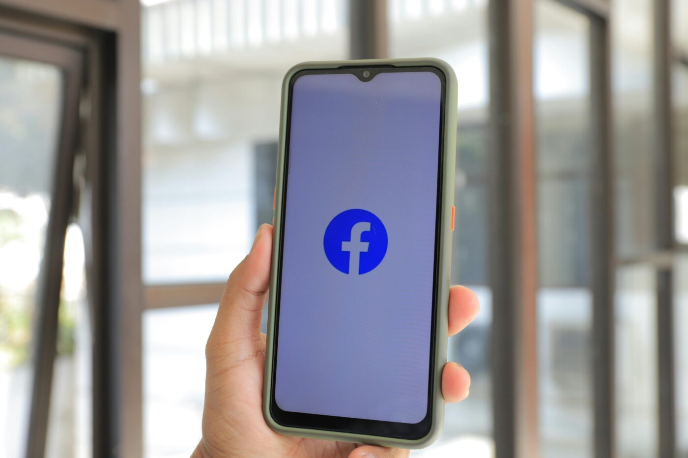 Reels no Facebook com links de afiliados visíveis para monetização.